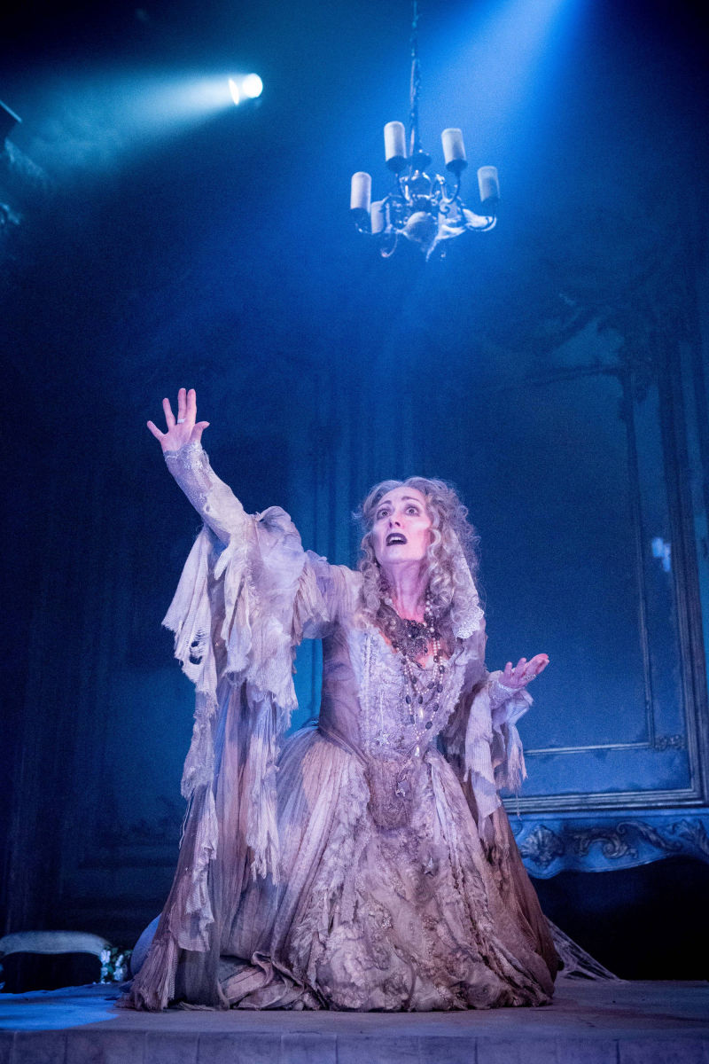 GREAT EXPECTATIONS - Miss Havisham - Paula Wilcox © Jaap Buitendijk